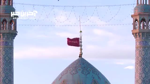 اعتراض شهروندان کرمان به حادثه تروریستی با برافراشتن پرچم سرخ انتقام روی گنبد مسجد جمکران