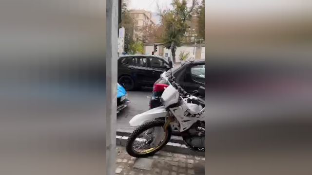 واکنش مردم به جولان خودروی فوق لاکچری آمریکایی در خیابان‌ های تهران | ویدیو