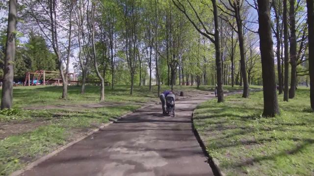 تور پیاده‌ روی در اطراف ریونه، اوکراین | ویدیوی زندگی شهری با صداهای شهر