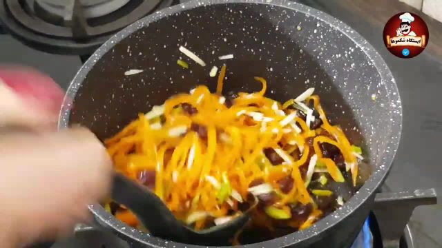 طرز تهیه هویج پلوی مجلسی و خوشمزه با مرغ به صورت لاپلو