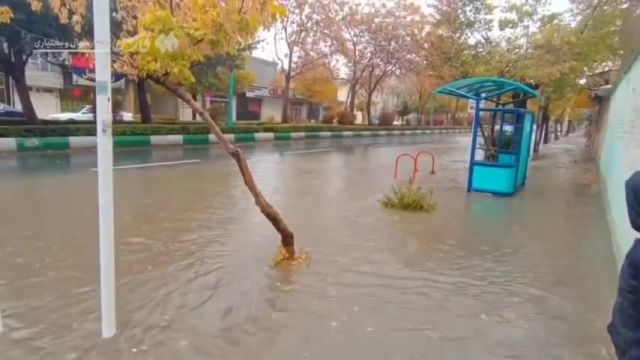 وقوع سیلاب و آبگرفتگی معابر در شهرکرد