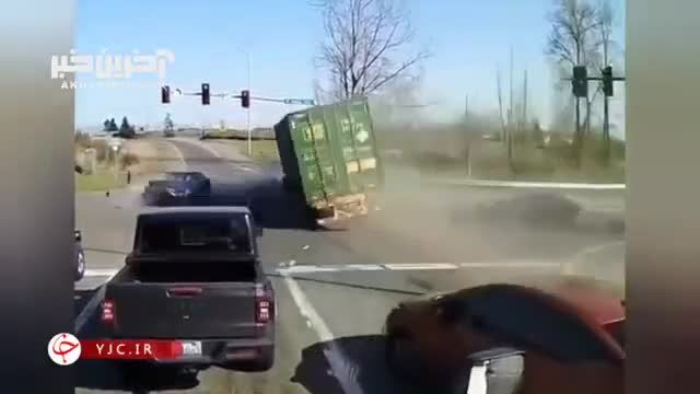 وقتی راننده کامیون کنترل خود را از دست میدهد