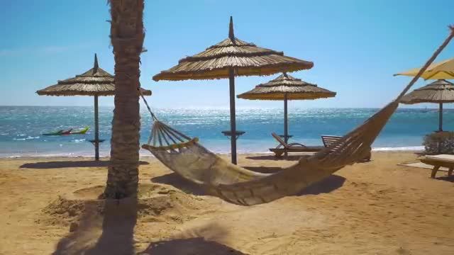 ساحل آفتابی مصر | فضای آرامش‌ بخش امواج دریا برای ایجاد حال و هوای تعطیلات