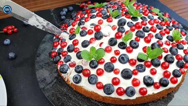 طرز تهیه کیک خامه‌ای بلوبری خوشمزه و مجلسی با دستور افغانی