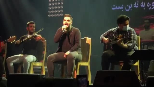آرون افشار | اجرای زنده آهنگ ساحل آرامش با صدای بی نظیر آرون افشار