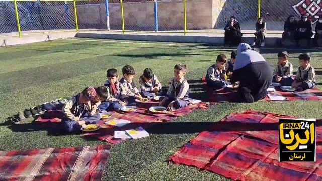 خلاقیت معلم دلفانی برای آموزش الفبای فارسی با فرهنگ و آداب محلی