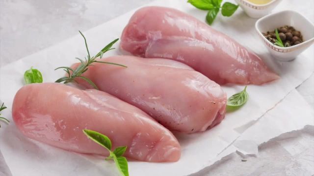 چگونه مرغ سالم را از مرغ هورمونی تشخیص دهیم؟ | ویدیو