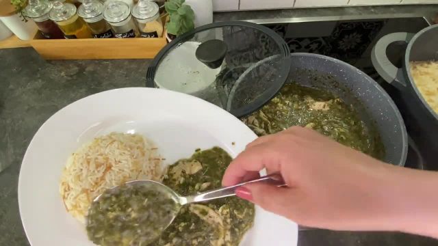 طرز تهیه خورش ملوخیه عربی با مرغ و سبزی مخصوص مصری