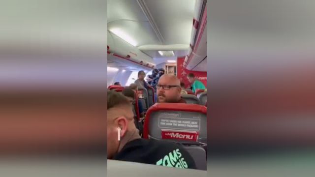وحشت مسافران یک هواپیما با شوخی زشت سه مسافر با کلمه بمب گذاری