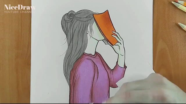 راهنمای گام به گام : طراحی آسان یک دختر با یک کتاب با مداد رنگی برای مبتدیان