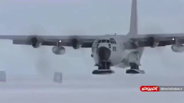 لحظه فرود هواپیما در هوای برفی | ویدیو