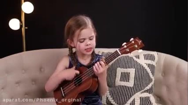 کلیپ با مزه آماز خواندن دختر بچه کوچولو با گیتار