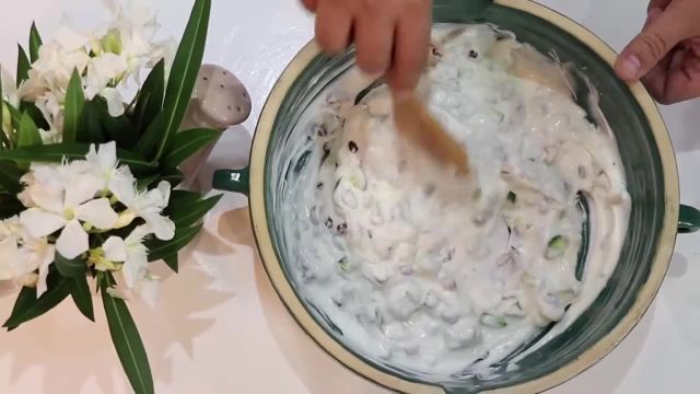 طرز تهیه آب دوغ خیار خوشمزه و خوش خوراک به روش سنتی و قدیمی