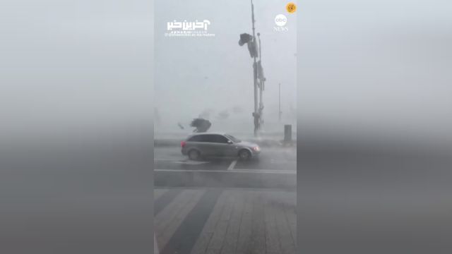 طوفان شدید یک خودرو را به عقب راند (ویدئو)