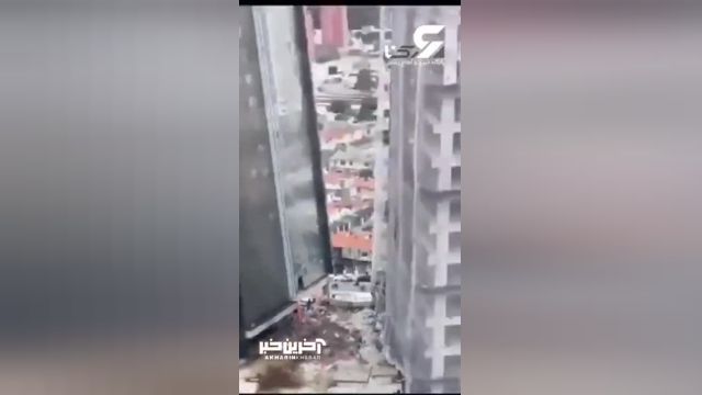 تصویری تکان‌دهنده: لحظه تعلیق کارگران ساختمانی به دلیل فروپاشی ساختمان