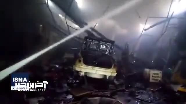 آتش‌سوزی در یک صافکاری؛ سوختن سه خودرو