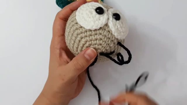 آموزش قلاب‌ بافی : بافت عروسک پسر وروجک برای مبتدیان (اتصال و دوخت نهایی عروسک)