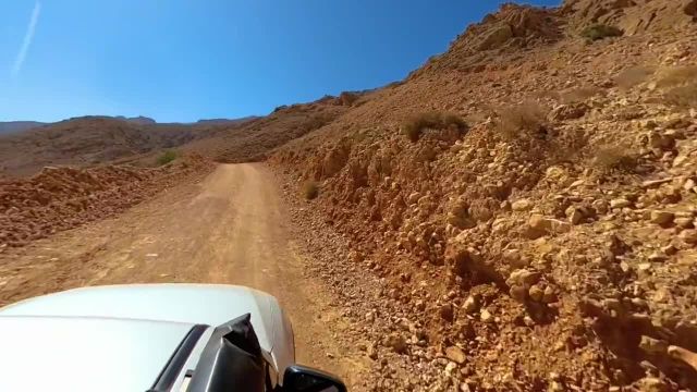 رانندگی مجازی در مسیر صحرای عمان | گردش در جاده‌ های پشتی کوه‌ های فین