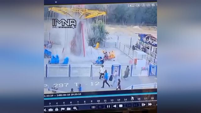 لحظه سقوط تاب گردان شهربازی ناژوان اصفهان | ویدیو