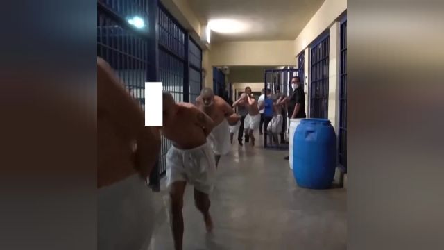 جنگ رئیس‌جمهوری السالوادور با باندهای تبهکار و انتقال 2 هزار زندانی + ویدیو