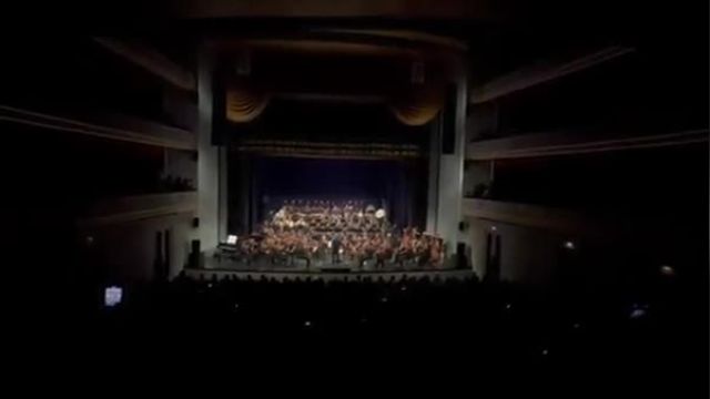 اجرای شگفت‌انگیز قطعۀ معروف «بچه‌های کوه آلپ» در ارکستر «سمفونی خاطره‌ها»: ویدیوی بی‌نظیر