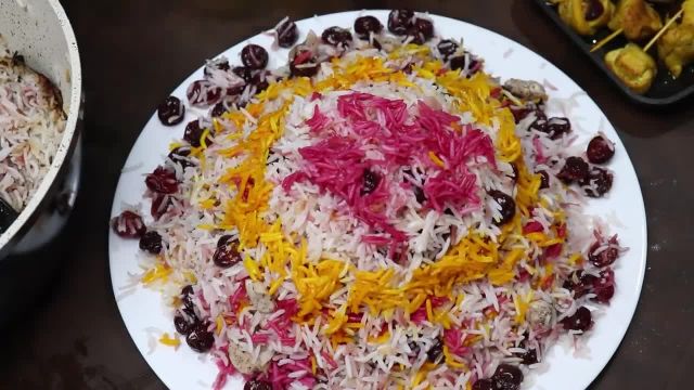 طرز تهیه آلبالو پلو خوشمزه و مجلسی با مرغ