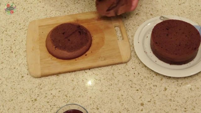 آموزش درست کردن کیک شکلاتی بسیار خوشمزه و ساده