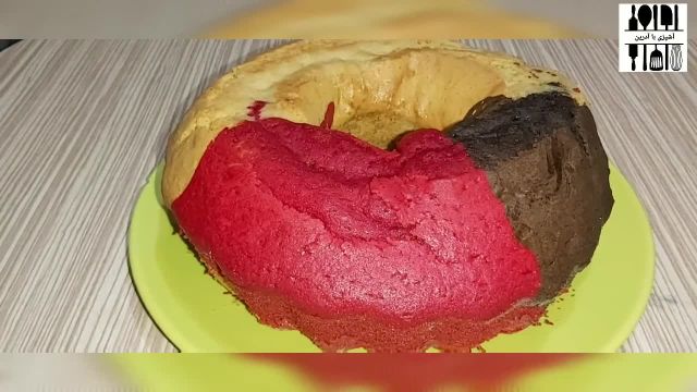 طرز تهیه کیک سه رنگ خانگی با روشی متفاوت