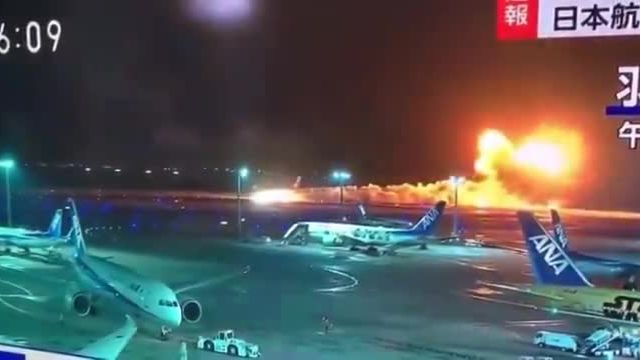 تماشای فیلم/ لحظات دلهره‌آور آتش گرفتن هواپیمای ژاپن