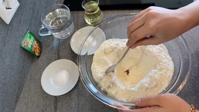 طرز تهیه نان سیمیت ترکیه ای با شیره انگور