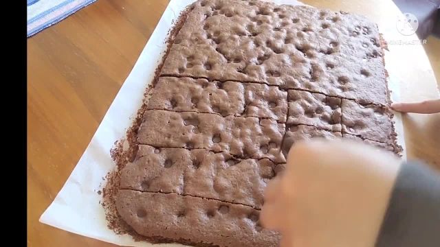 روش پخت کیک شکلاتی با پایه کیک اسفنجی به روش مردم افغانستان