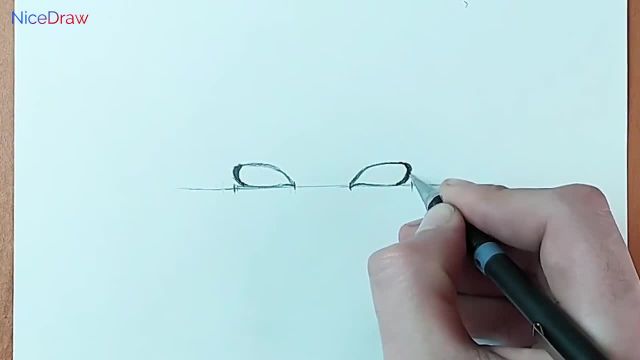 آموزش گام به گام نقاشی یک دختر زیبا با مداد برای مبتدیان