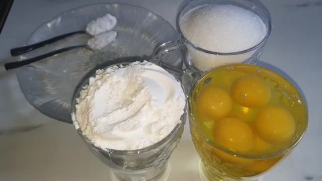 طرز تهیه کیک اسفنجی مربایی شیک و مجلسی