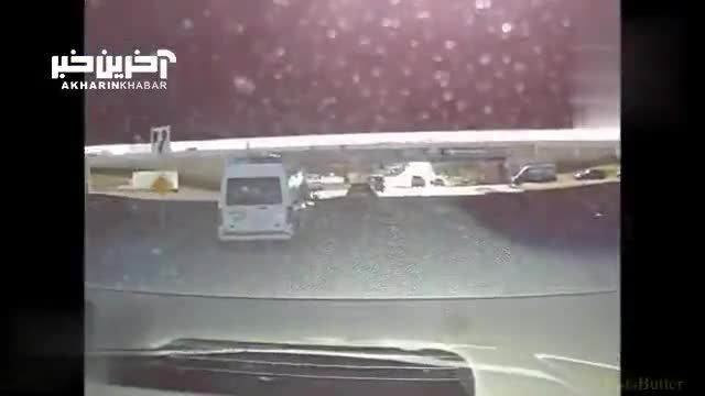 تماشای ویدئوی تعقیب و گریز پلیس با خودروی سرقتی