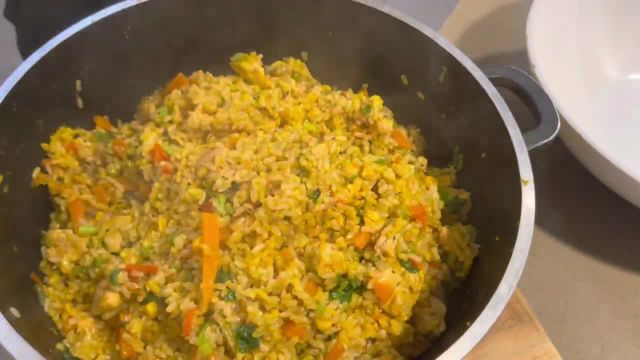 آموزش پخت برنج ترکاری با مرغ و سبزیجات خوشمزه و مجلسی