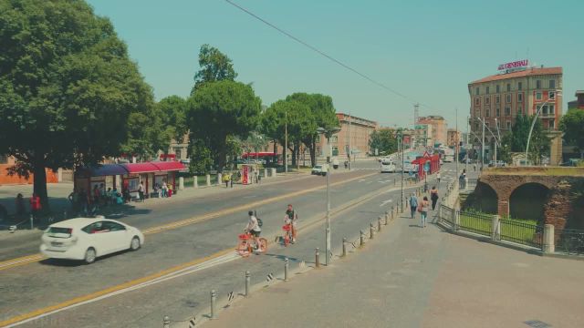 بولونیا، ایتالیا | فیلم مستند زندگی شهری با موسیقی آرامش بخش