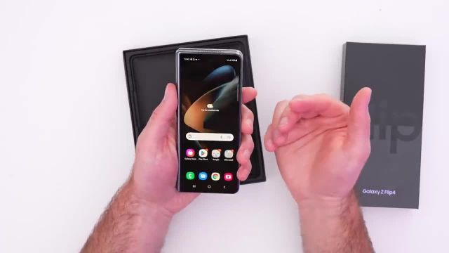 آنباکس و بررسی Samsung Galaxy Z Fold 4 و مقایسه با Samsung Galaxy Z Flip 4