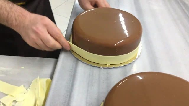 آموزش کیک شکلاتی ساده و شیک به روش آسان در خانه
