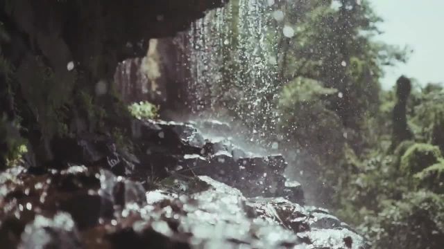 ویدیو طبیعت آبشار 30 ثانیه ای با صدای طبیعت | پس زمینه طبیعت آبشار