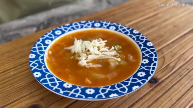 طرز پخت سوپ کلم‌ پیچ با پوره گوجه خوشمزه و غلیظ با دستور ساده و آسان