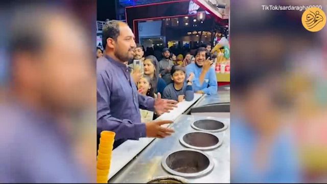 بستنی فروش ترکیه‌ای معروف توسط یک مرد خشن شکست خورد | فیلم