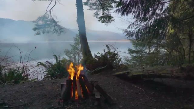 8 ساعت آتش کمپ در دریاچه و کوهستان با صدای آرام تروق آتش