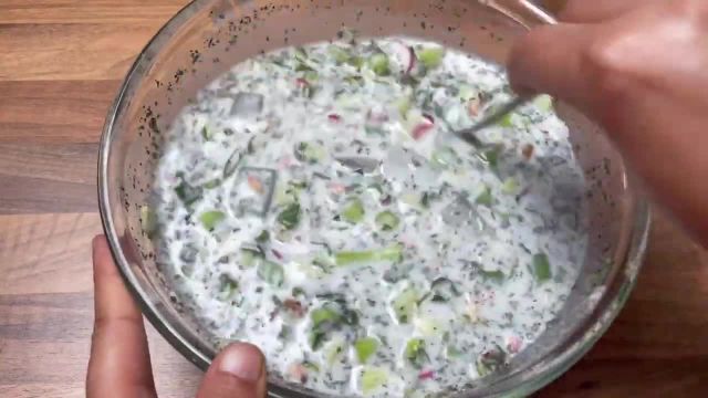 طرز تهیه آب دوغ خیار ساده و سنتی با سبزیجات معطر