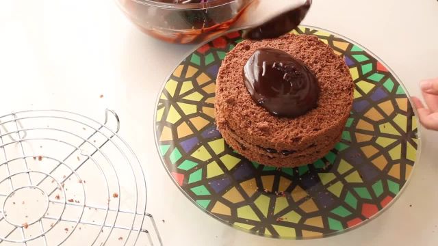 طرز تهیه کیک دبل چاکلت کافی شاپی با گاناش شکلاتی