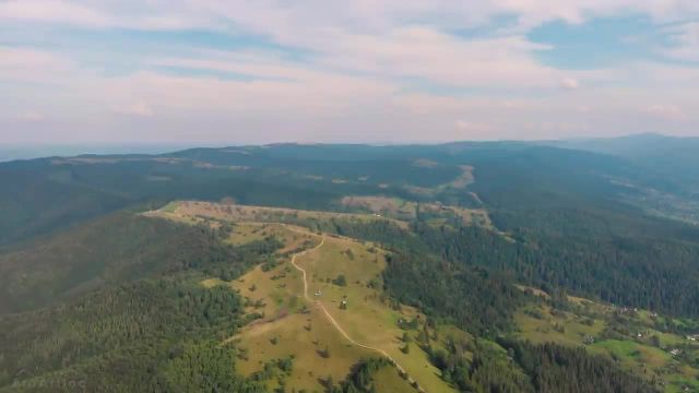 نمای چشم پرنده از کوه‌ های کارپات، اوکراین | ویدیوی پهپاد از طبیعت بکر با موسیقی