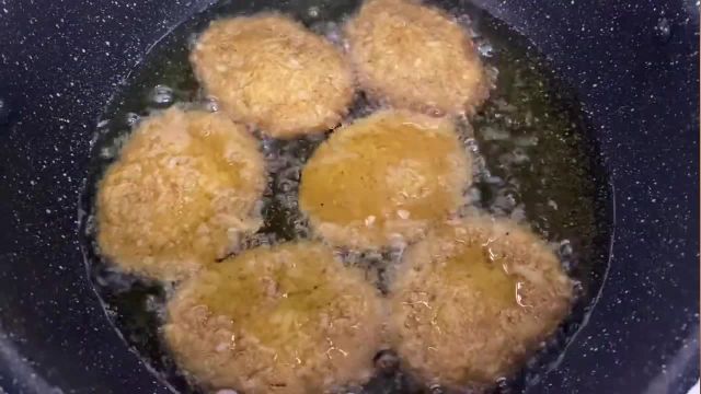 طرز تهیه کتلت ترد و خوشمزه با سیب زمینی به روش اصیل ایرانی