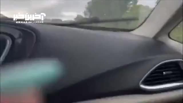 لحظه‌ای وحشتناک: صاعقه به یک ماشین در اتوبان!