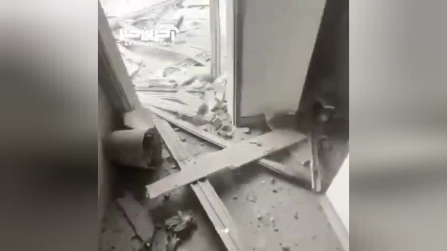 تصاویری از اصابت مستقیم یک موشک به ساختمانی در غزه