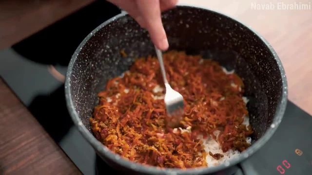 طرز تهیه هویج‌ پلو ایرانی خوشمزه و مجلسی با سالاد مخصوص