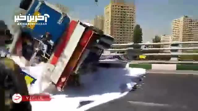 واژگونی یک خودرو حامل بنزین در بزرگراه یادگار امام (ره)